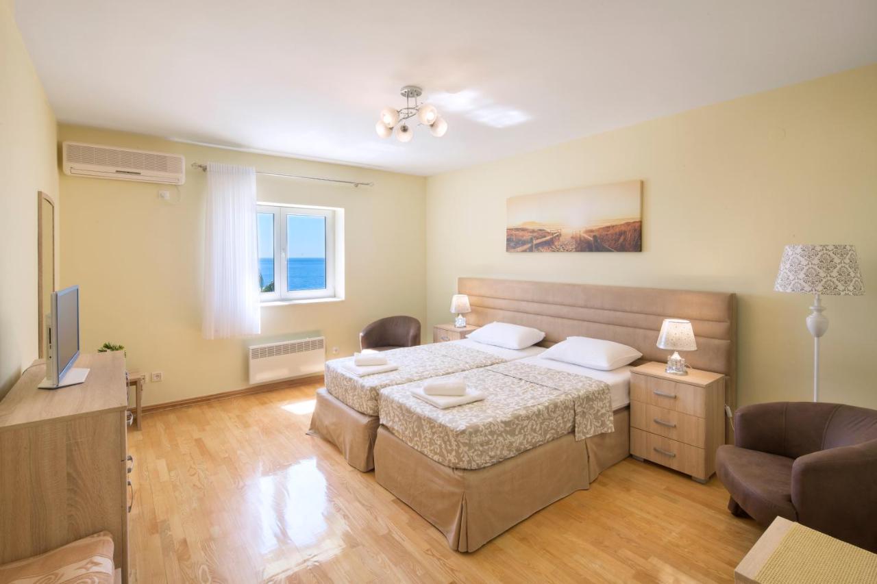 Family Apartment With Sea View Sveti Stefan Budva Bagian luar foto